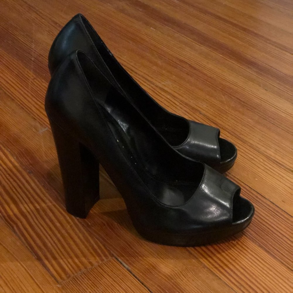 Gorgeous Leather Platform Pumps